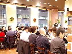 ワイン会の一場面 ワイン会の一場面